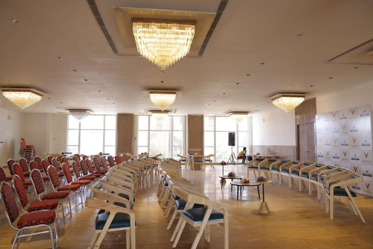 Chirala V Hotels And Resorts מראה חיצוני תמונה