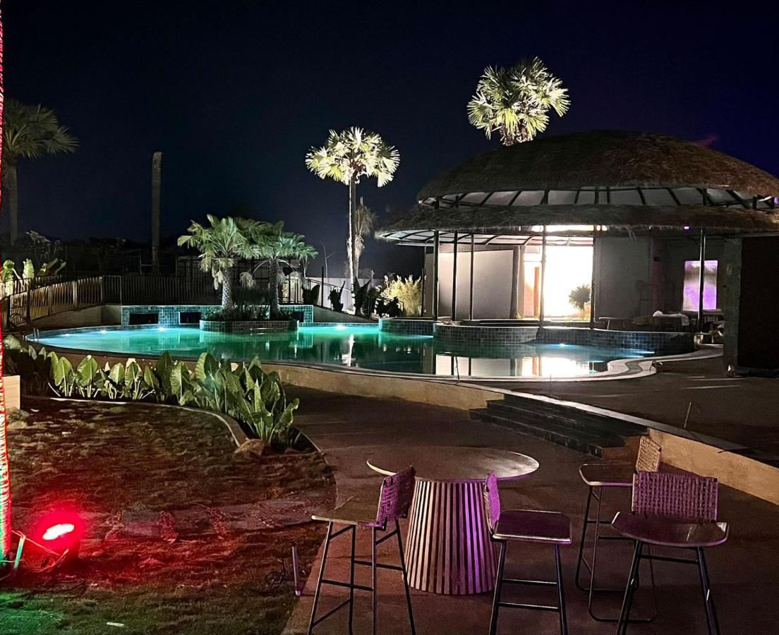 Chirala V Hotels And Resorts מראה חיצוני תמונה